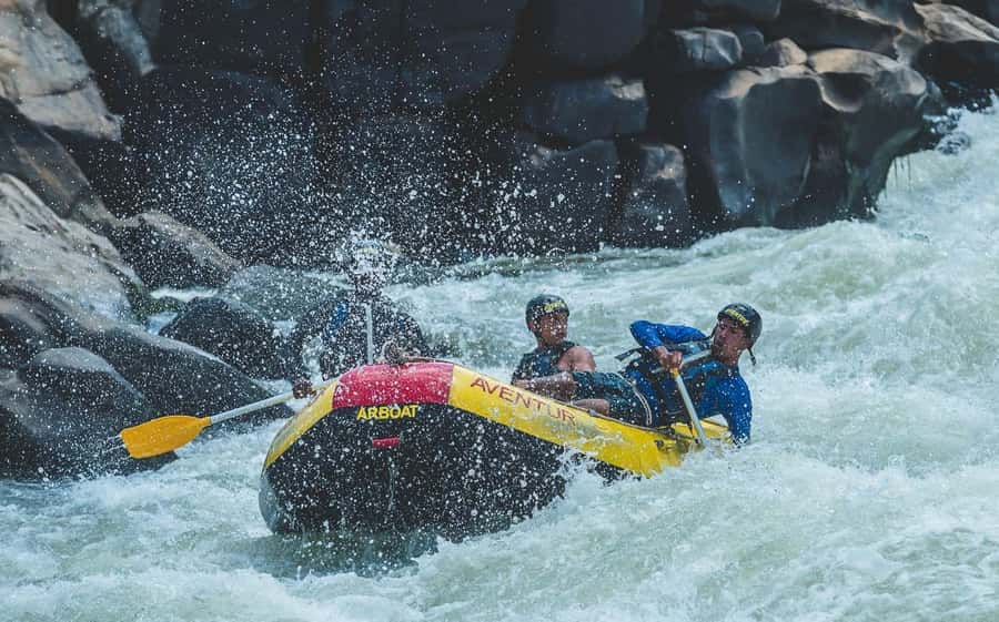 Rio: White Water Rafting Adventure tour in Rio de Janeiro - Lunch stop: refuel without losing the fun