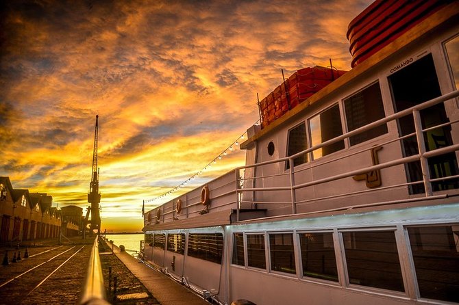 Sailing in Guaíba with White Swan Boat - Porto Alegre - The Onboard Experience: Narration, Bar Service, and Comfort