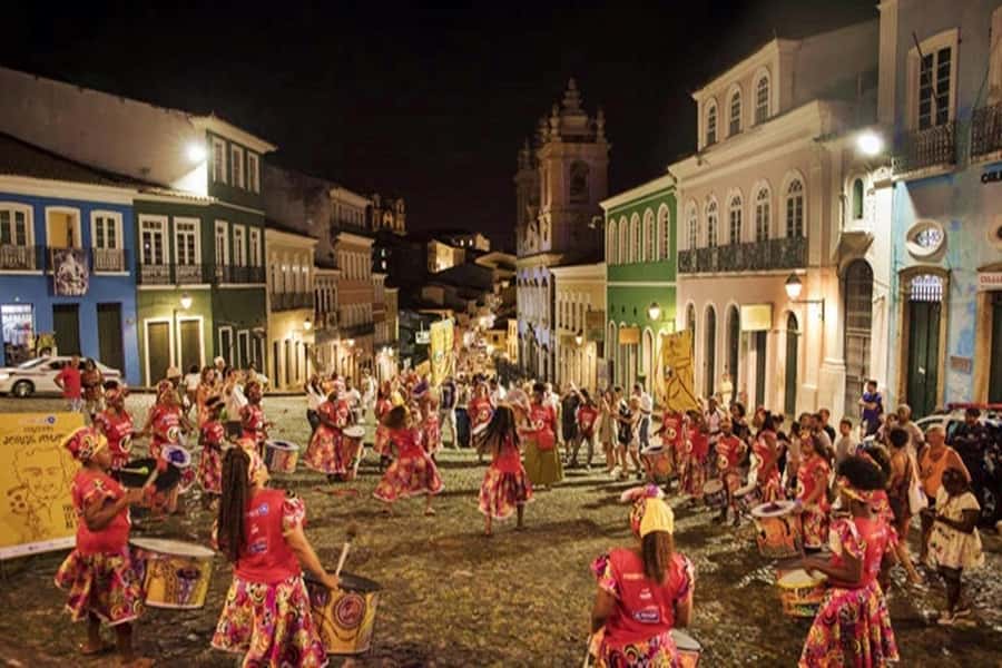 Salvador by Night: Pelourinho & Old Town Tour - The 4-hour rhythm: pickup, Pelourinho, then back to the start