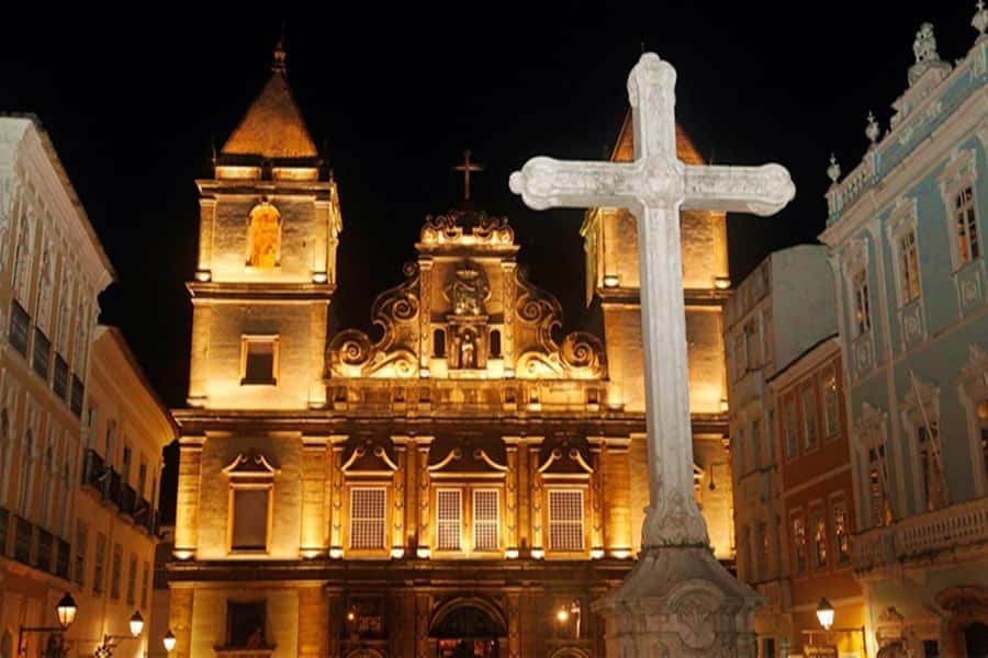 Salvador by Night: Pelourinho & Old Town Tour - Safety and comfort: what to wear and how to stay relaxed