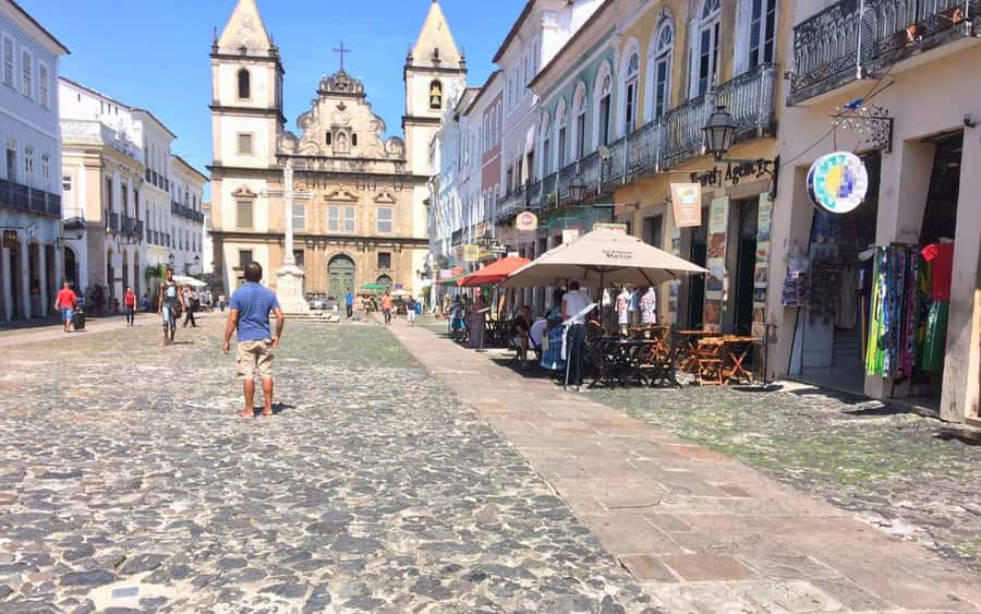 Salvador Historic Walking Tour - Pelourinho - What the best guides do on this walk: stories, flexibility, and tastes