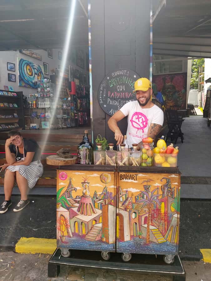 São Paulo: Bar and Street Art Crawl with Local Guide - Pinheiros Start: Meet Leticia at the SATÉLITE Gas Station
