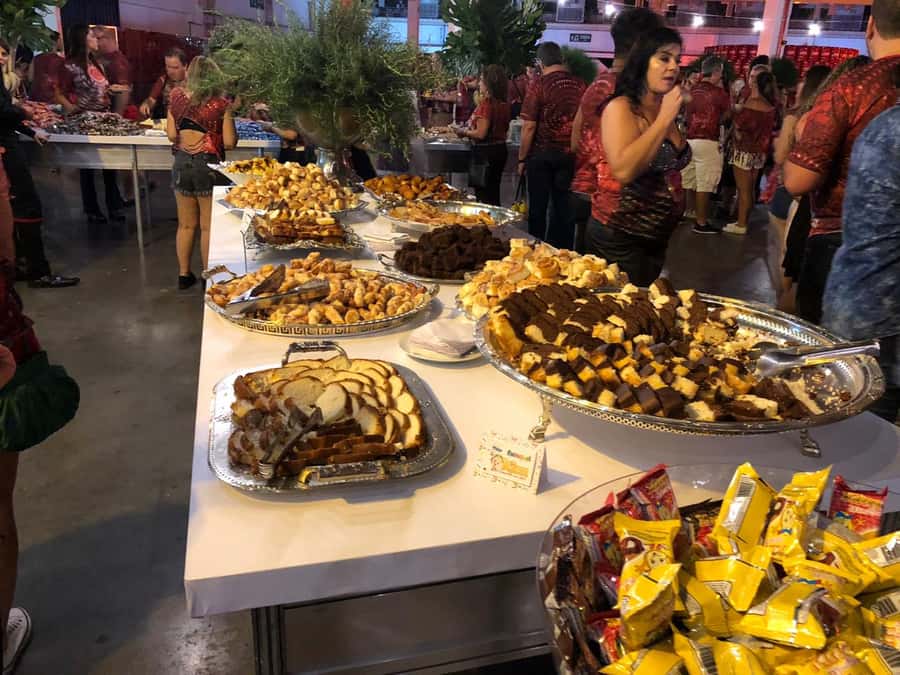 São Paulo Carnival Seating with Food, Drinks, & Transfer - Drinks and Food Without Leaving Your Zone