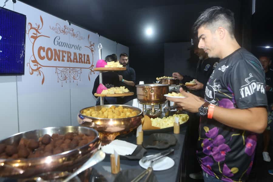São Paulo Carnival Seating with Food, Drinks, & Transfer - The 3:30 AM Early Return Option and the 7:00 AM Finish