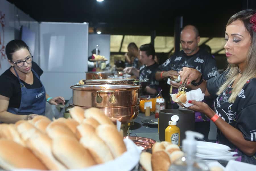 São Paulo Carnival Seating with Food, Drinks, & Transfer - The Evening Start: Hotel Pickup and a Route That Makes Sense