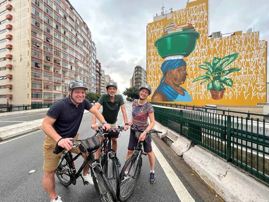 São Paulo: Downtown Historical Bike Tour - Copan, Municipal Theater, and Praça Ramos de Azevedo’s grand scale