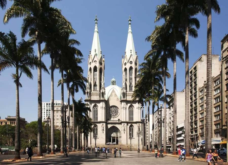 São Paulo: Downtown Walking Tour with Farol Santander Entry - Sé Cathedral and Sé Square: the old heart you can actually feel