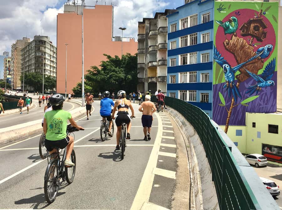 São Paulo Highlights: Culture, History, and Vibrance by Bike - Parque Trianon and Conjunto Nacional: the green and the civic
