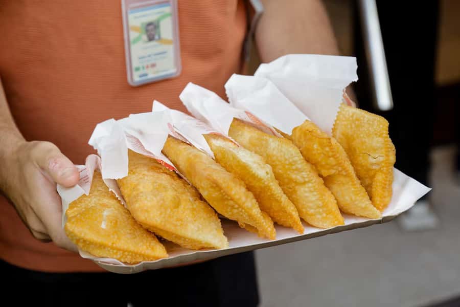 São Paulo: Liberdade Street Food Tour - Liberdade Street Food Starts at a Big Red Bank