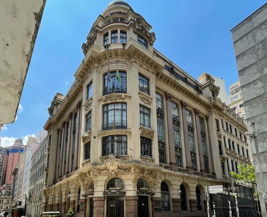 São Paulo : Must-See Sites Walking Tour With A Guide - Meeting at Novotel Sao Paulo Jaragua Conventions, then getting your bearings
