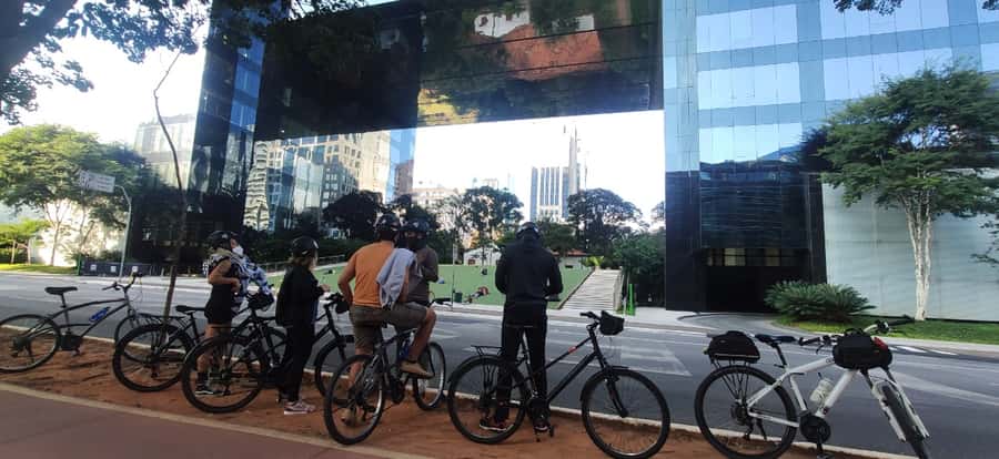 São Paulo: Street Art Bike Tour - Avenida Paulista to Casa das Rosas: where the city flexes its creative muscles