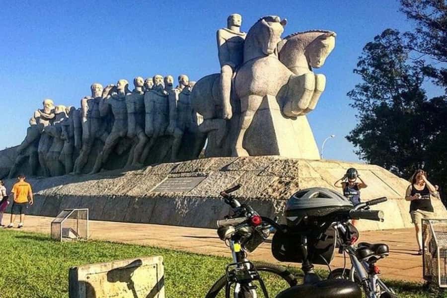 Sao Paulo: The Coolest Urban Scenes Bike Tour - Batman Alley (Beco de Batman): how to see murals without chaos
