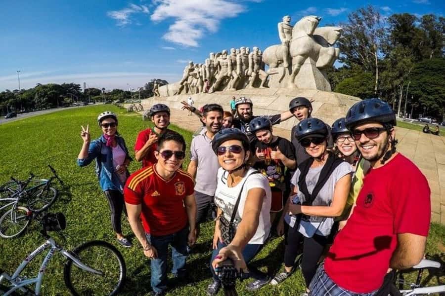 Sao Paulo: The Coolest Urban Scenes Bike Tour - Ibirapuera Park: lake views and architecture in “pause mode”