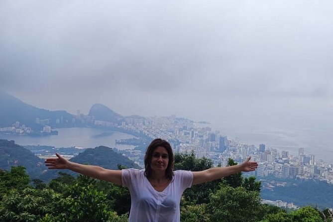 Sugarloaf - Hike and Easy Climb Sugarloaf's Coast - From Árabe Urca to Sugarloaf, with a 2:30 pm start