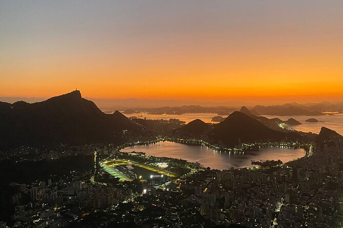 Sunrise at Morro 2 Irmãos - Vidigal - Rio de Janeiro - Morro Dois Irmãos at sunrise, the photo plan that actually works