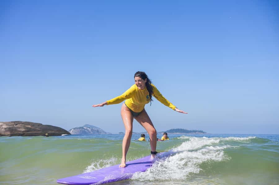 Surf lessons: in Arpoador in Ipanema. - In the water: customized coaching in real ocean conditions