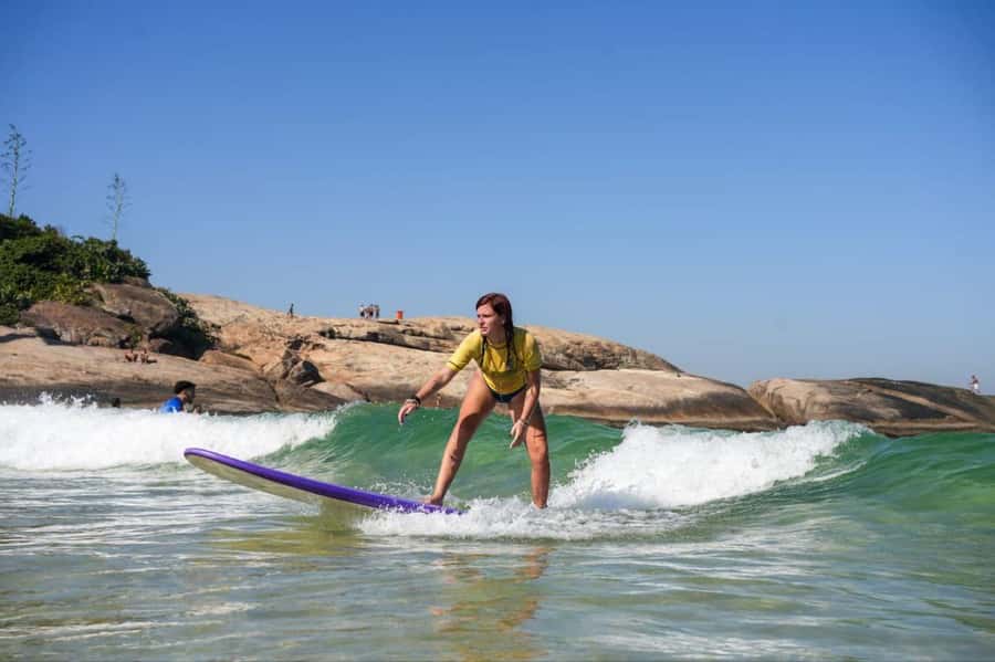 Surf lessons: in Arpoador in Ipanema. - Meeting at the yellow tent: getting started without stress