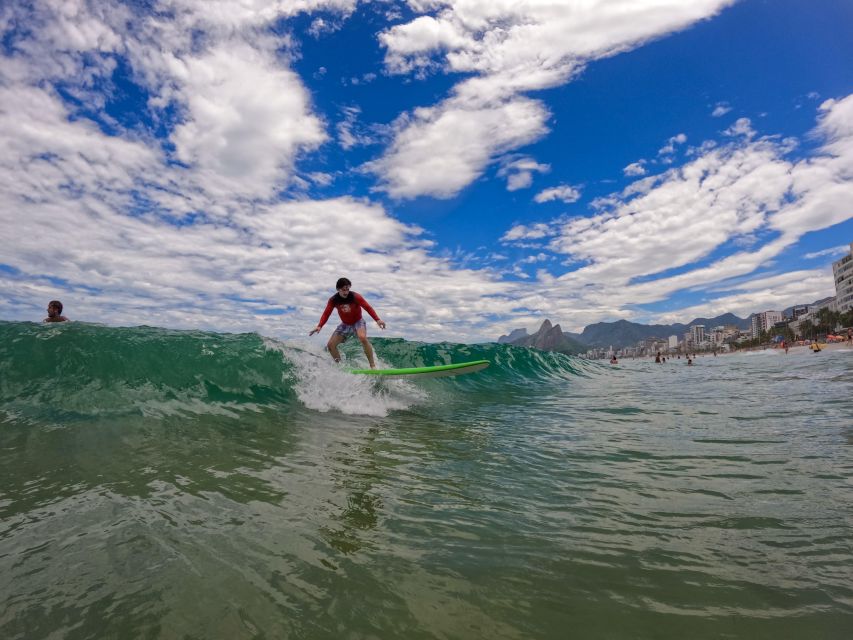 Surf lessons with local instructors in Copacabana/ipanema! - Safety training in the water: what you are actually learning