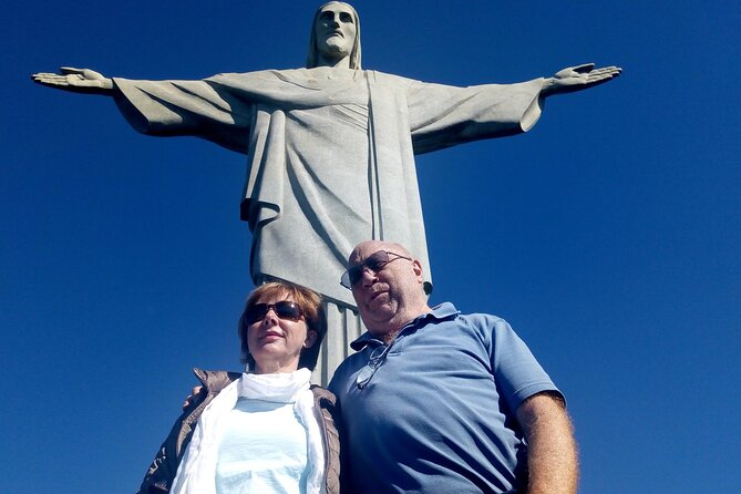 Tailor made tour - Salocin drive-through: a quick, careful taste of favela life