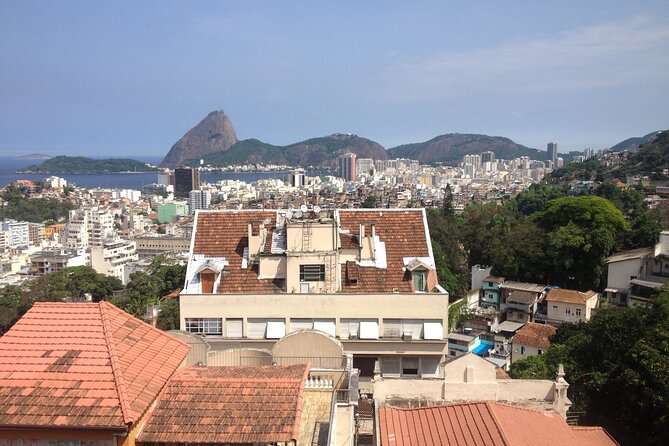Walking tour of the bohemian neighborhoods of Santa Teresa and Lapa - Largo dos Guimarães: Old Houses, Good Views, Real Neighborhood